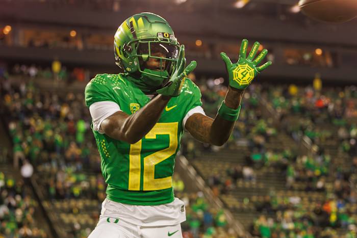 Oregon Ducks safety Daymon David goes through warmups before facing the Oregon State Beavers.